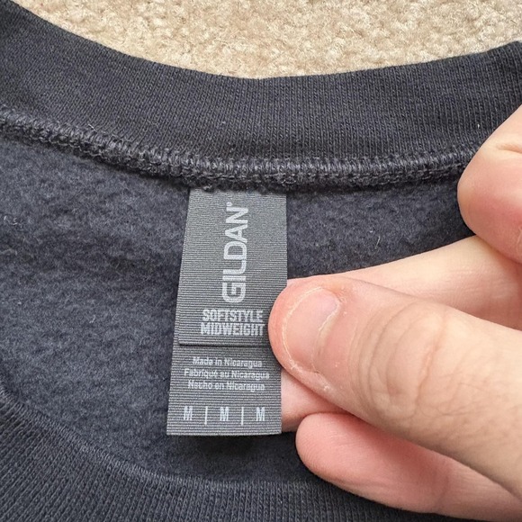 Billie Eilish Sweatshirt Mens Medium Black Crewneck Portrait Graphic Pullover - Picture 6 of 7